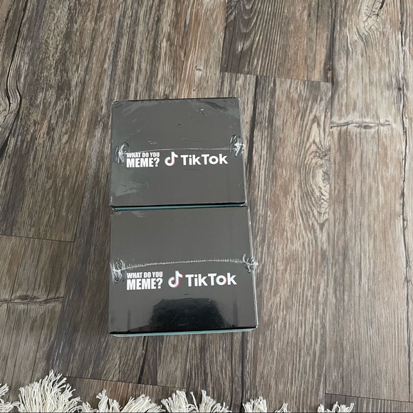 What Do You MEME? Tik Tok Edition New Sealed Adult Party Game For 2 Set. - Picture 3 of 5